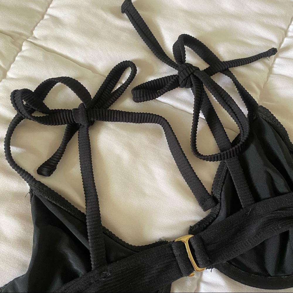 437 Bikini - Picture 2 of 6